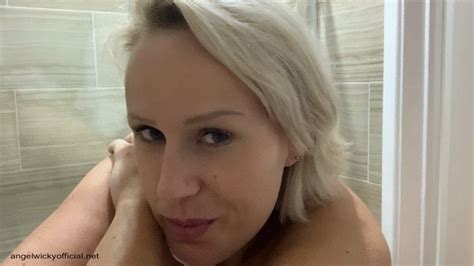 Angel Wicky Store Squirting In Shower