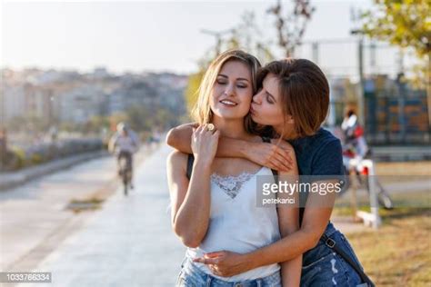 Lesbian Kiss Photos Et Images De Collection Getty Images