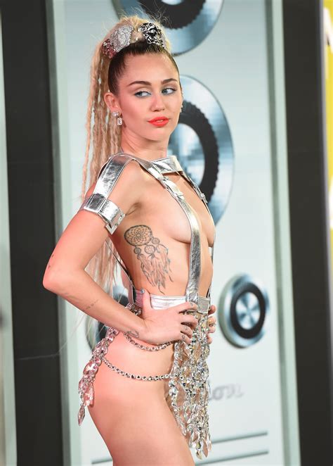 Miley In One Of Her Vma Outfits A Deliciously