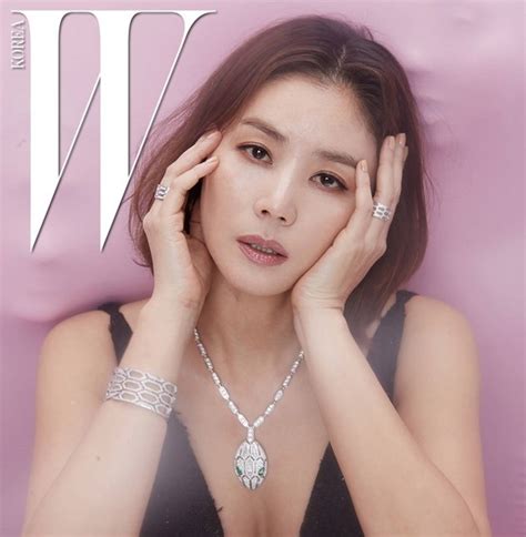 foto kim sung ryung di majalah w edisi januari 2017 foto