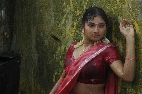 tollywood cenima actresses actress mohanapriya and actor udhay sexy wet scene in konjum mainakkale