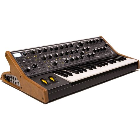 moog subsequent  paraphonic analog synthesizer lps