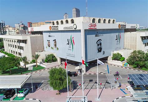 dubai government offices return  work   capacity arabian business