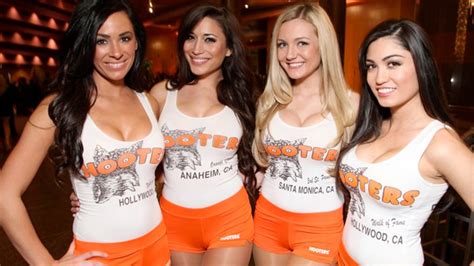 Breastaurants Like Twin Peaks And Hooters Are Busting Out All Over