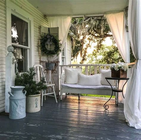 gorgeous  inviting farmhouse style porch decorating ideas