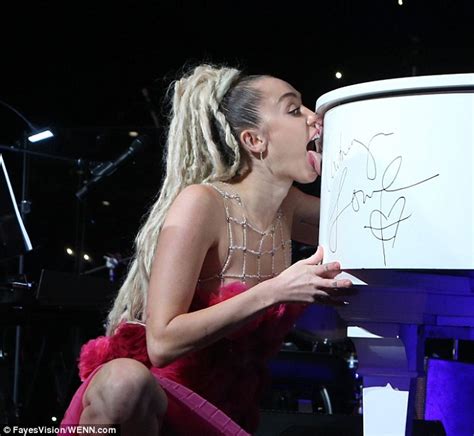 Jane Fonda Kisses Miley Cyrus Stomach At The Vanguard