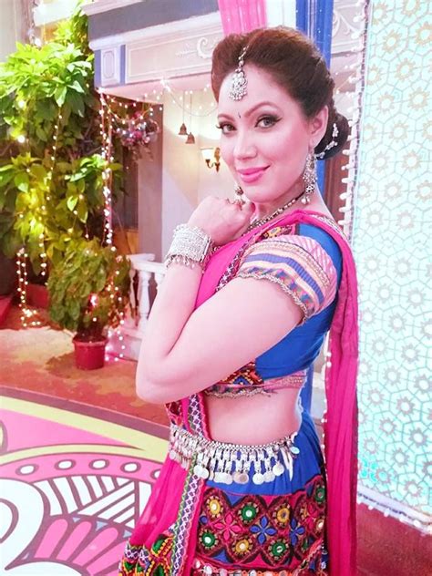 munmun dutta wiki age height weight salary and more colourful outfits saree photoshoot