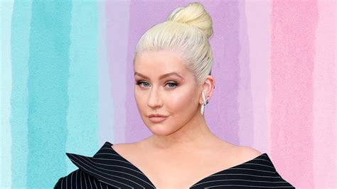 christina aguilera takes glamour s big questions survey