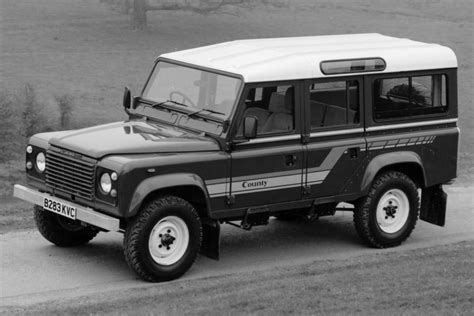 extraordinary rise  britains legendary land rover read cars