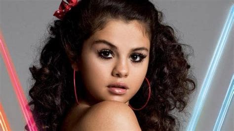selena gomez topless photo with minnie mouse bows and curls makes her