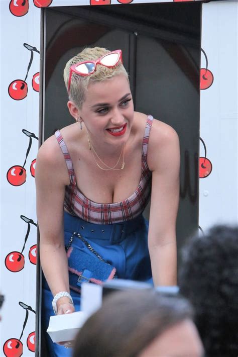 Katy Perry’s New Look Crowd Goes Mild The Fappening