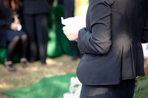 kosten uitvaart begrafenis  crematie  consumentenbond