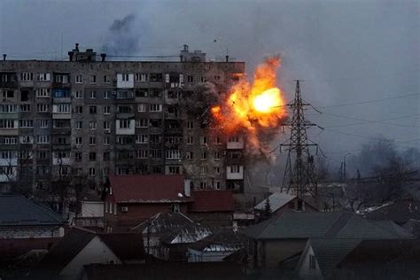 Ukraine War Latest As Russian Troops 25km From Kyiv Centre Air