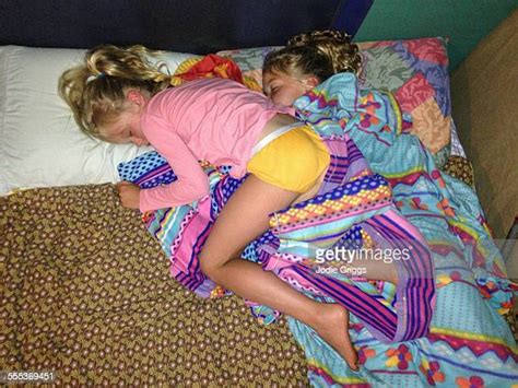Girls Sleeping In Underwear Photos Et Images De Collection Getty Images