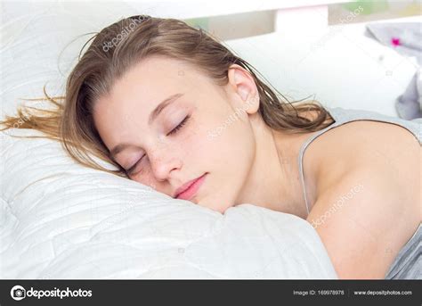 pictures of teen girls sleeping nude gallery