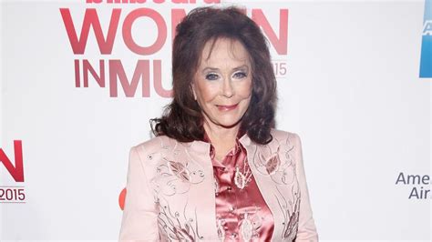 Loretta Lynn Doing Well After Fracturing Her Hip In Home Accident