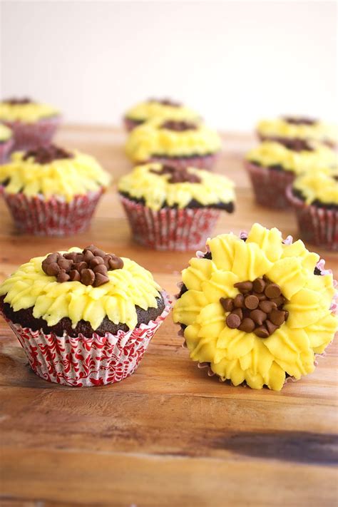 frost serve sunflower cupcakes chocolate cupcake recipe