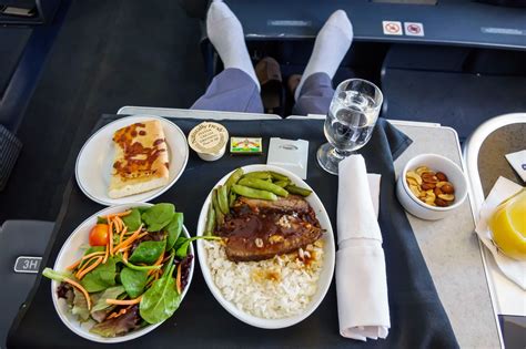 airlines  vegan meals  travelers  picky  airplane food
