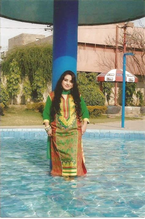 Indian Pakistani Desi Girls Aunties Leaked Pictures 21