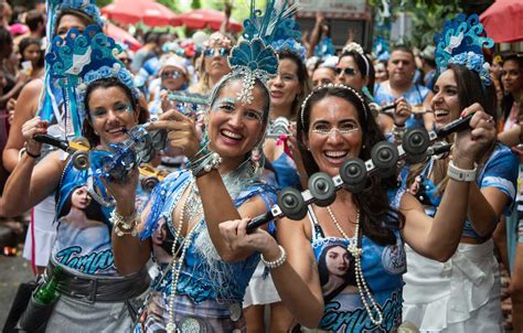 turismo  carnaval  vai movimentar   bilhoes diario  rio de