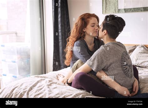 homosexual couple in bed fotos und bildmaterial in hoher auflösung