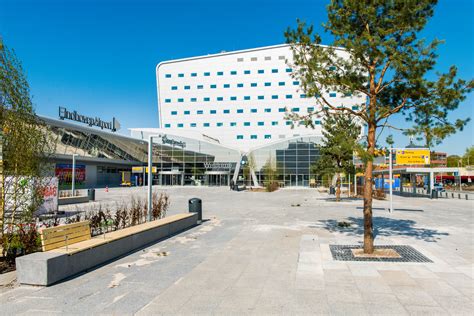 plans  additional parking garage  eindhoven airport  hold eindhoven news