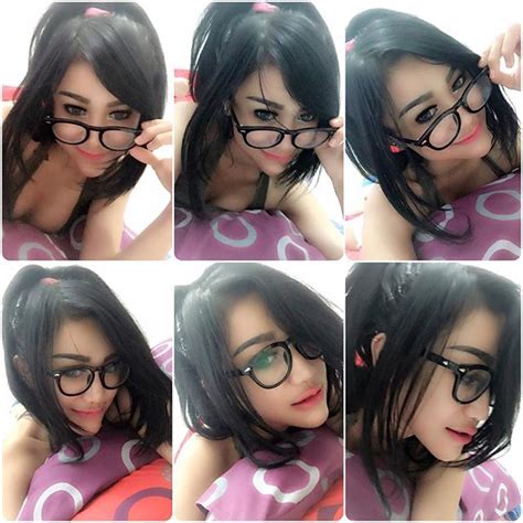 Dewi Purnama Sari Seksi Selfie Terbaru Zona Artis Lagi