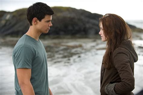 Stills From The Twilight Saga New Moon Bella Jacob And Edward In The