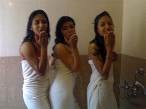 Southfilmz Sexy Indian Girls Hostel Bathroom Full Cleavage Show