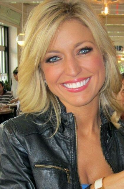 fox news ainsley earhardt female news anchors beautiful smile blonde women