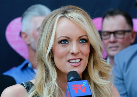 Stormy Daniels Sees Michael Cohen At The Airport Twitter Goes Nuts