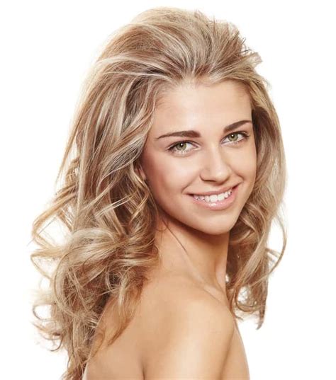 30 ideal blonde hairstyles for women with green eyes 2022