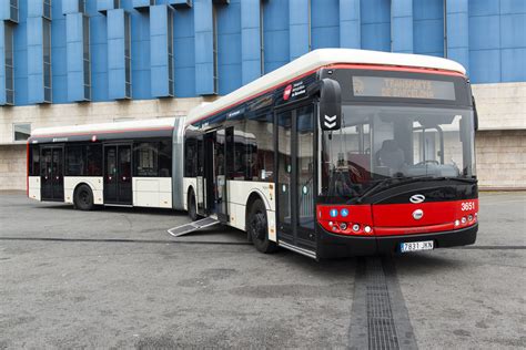 tmb incorpora los primeros  hibridos articulados  la flota de autobuses nexotrans