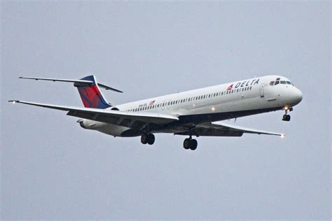 n967dl delta air lines mcdonnell douglas md 88 at