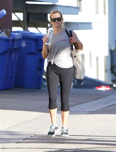 reese witherspoon serious cameltoe after her workout taxi driver movie