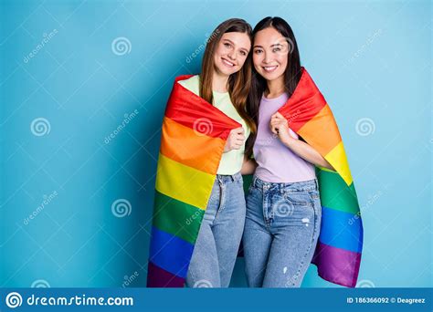 photo of cute pretty lesbians couple ladies celebrate