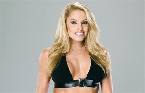 what s the deal with trish stratus and lilian garcia