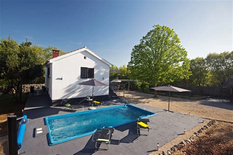 summer villa  rent zestilac krk island  pool  jacuzzi
