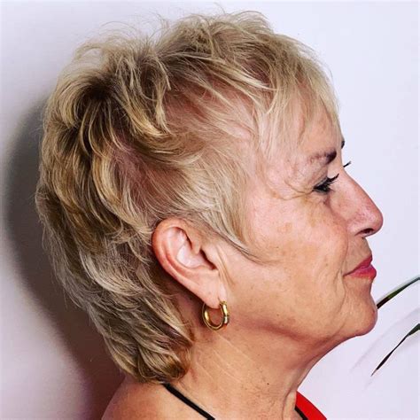 44 flattering short haircuts for older women trending now for 2021