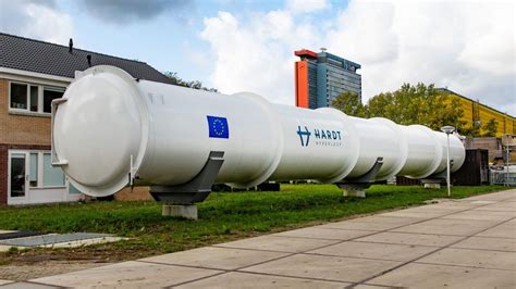 oprichter bookingcom steekt miljoenen  nederlandse hyperloop autobahn