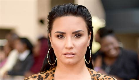 demi lovato experiencing complications remains in hospital demi