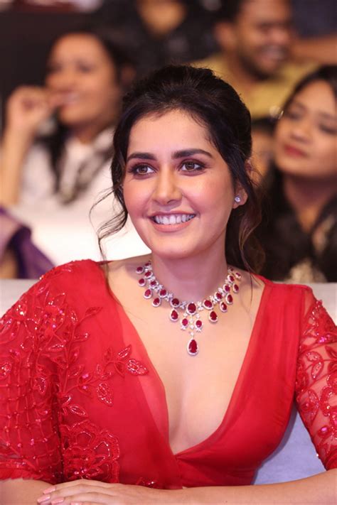 raashi khanna hot cleavage at world famous lover pre release ritzystar