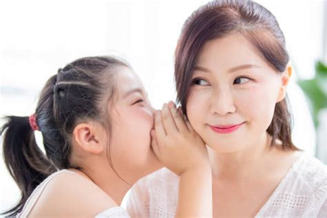 japanese mature mother listens to her daughter