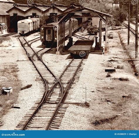 het oude station stock afbeelding image  verlaat cabines