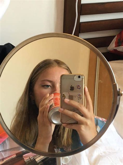 Pin By Alexa Paiz On Girls Mirror Selfie Poses Insta Photo Ideas