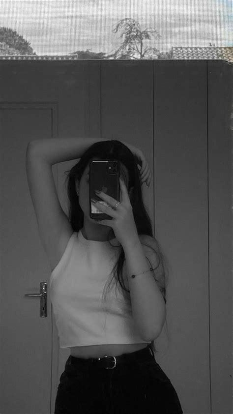 A Adolescência De Sofia •instagram• In 2021 Mirror Selfie Girl