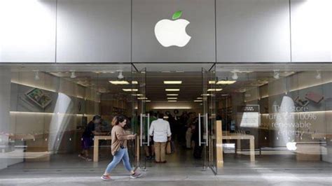 apple      company  touch  billion valuation businesstoday