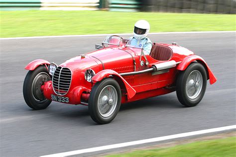 vintage sports car club   visit  snetterton  month classic car magazine