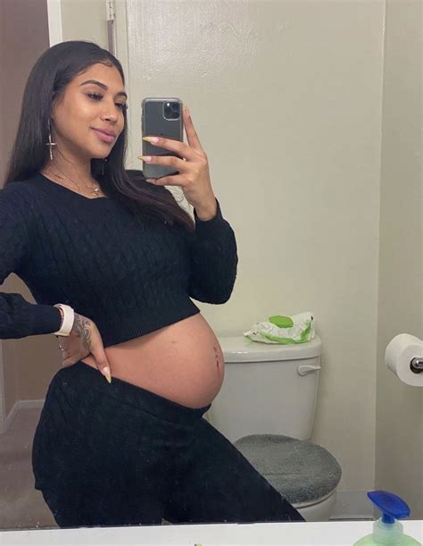 Pin By Geny M On Baddie Mirror Selfie Pregnant Mommies