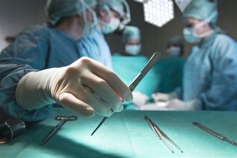family  surgeon left needle  patient   died lawsuit